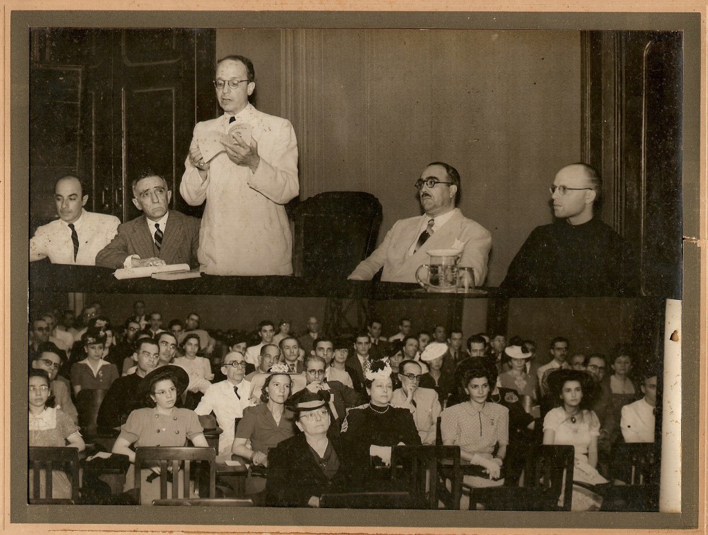 Alceu discursando no Centro Dom Vital - 1938